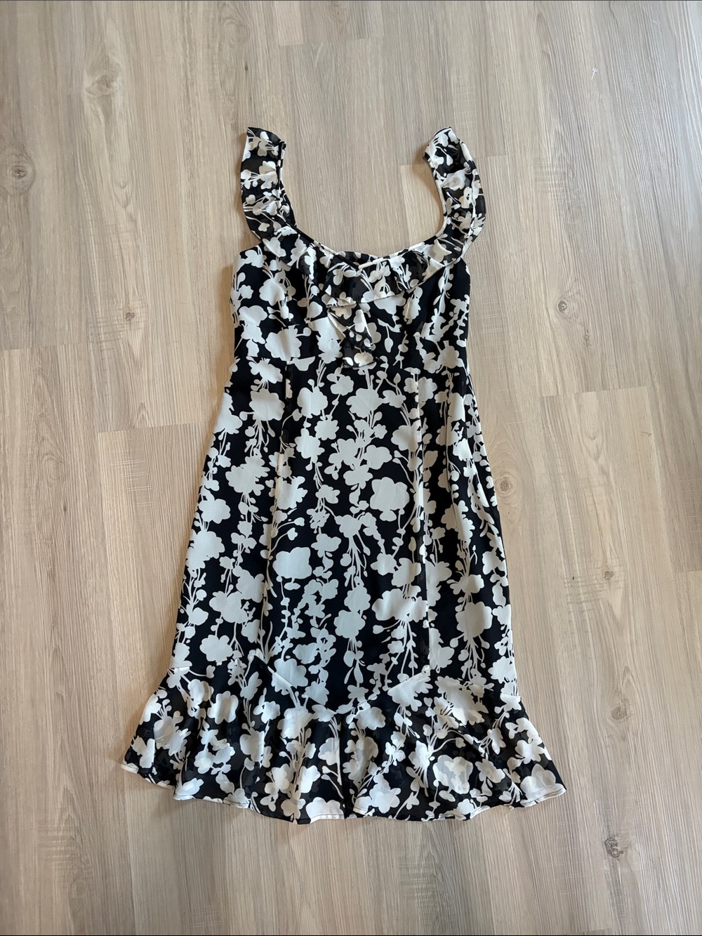 LOFT/Anne Tylor /Black and White Floral Midi Dress Brand New!